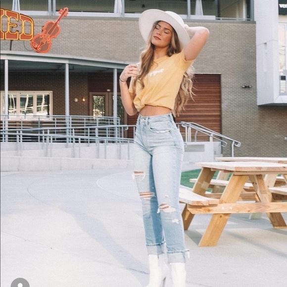 Abercrombie Ultra high rise mom jean - Picture 2 of 3